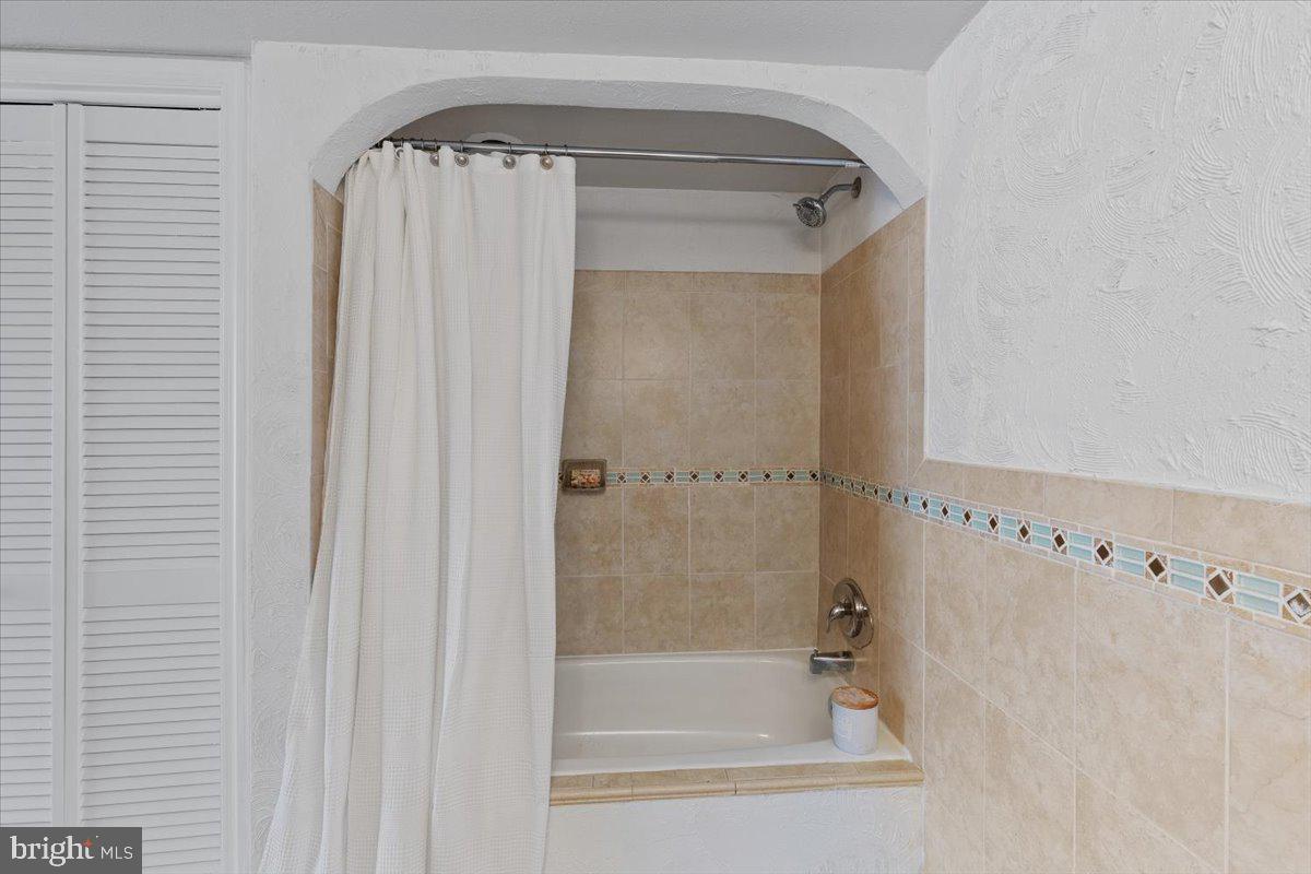 202 Buckingham Lane, Unit 102 Stafford, VA 22556 - Photo 21 of 37 a bathroom with a glass shower door