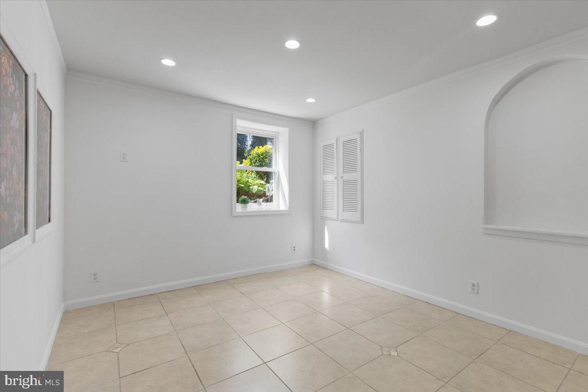 202 Buckingham Lane, Unit 102 Stafford, VA 22556 - Photo 33 of 37 an empty room with windows and closet