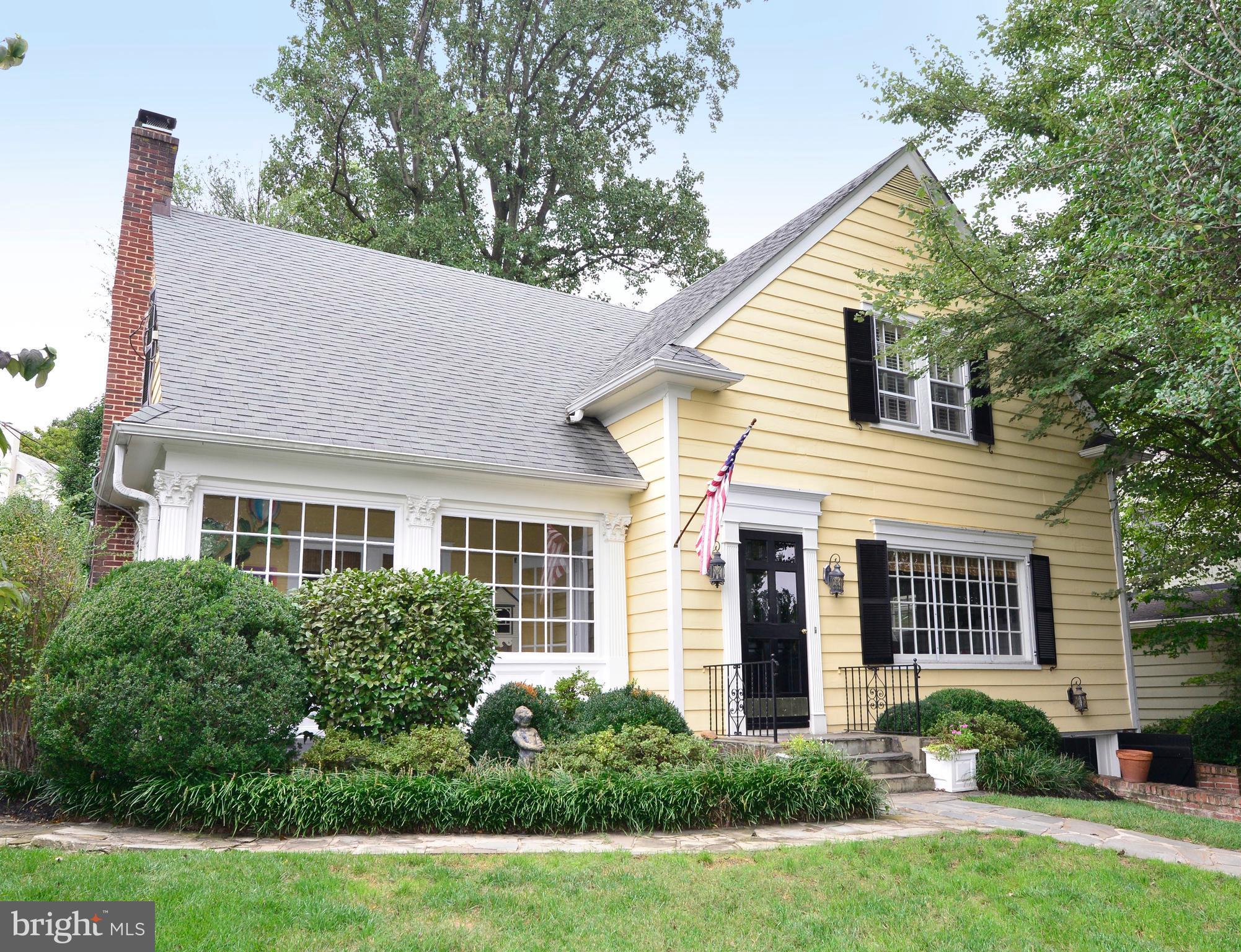 6034 Fort Hunt Road Alexandria, VA 22307 - Photo 1 of 30 Exterior (Front)