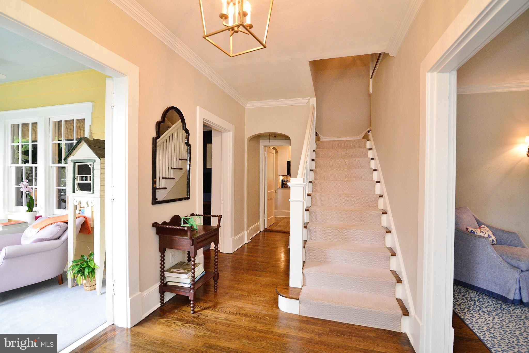 6034 Fort Hunt Road Alexandria, VA 22307 - Photo 3 of 30 Center Hall