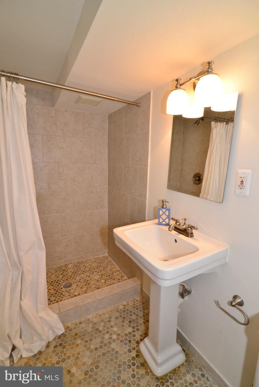 6034 Fort Hunt Road Alexandria, VA 22307 - Photo 23 of 30 Lower Level Full Bath