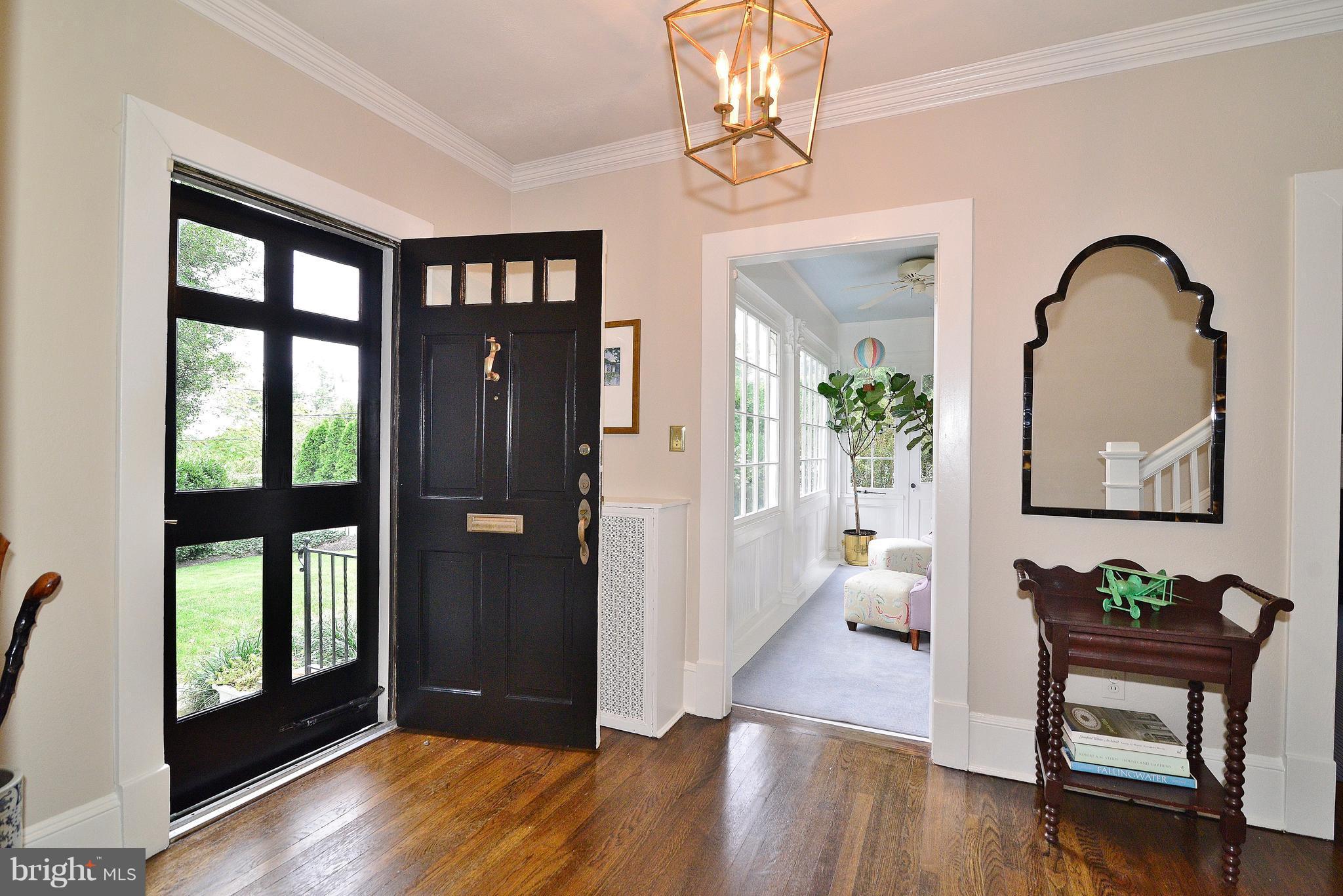 6034 Fort Hunt Road Alexandria, VA 22307 - Photo 4 of 30 Foyer