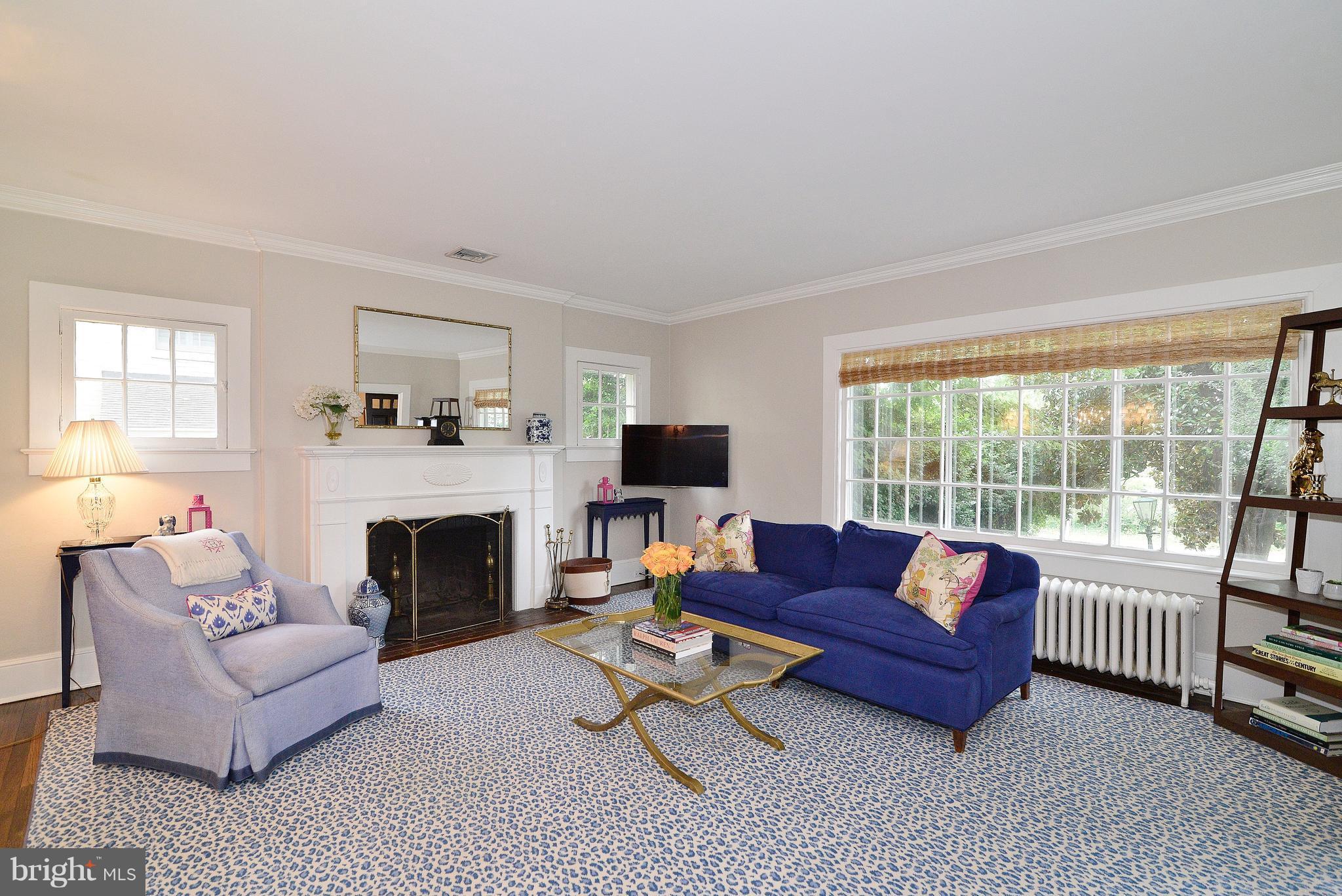 6034 Fort Hunt Road Alexandria, VA 22307 - Photo 5 of 30 Living Room w/ Fireplace