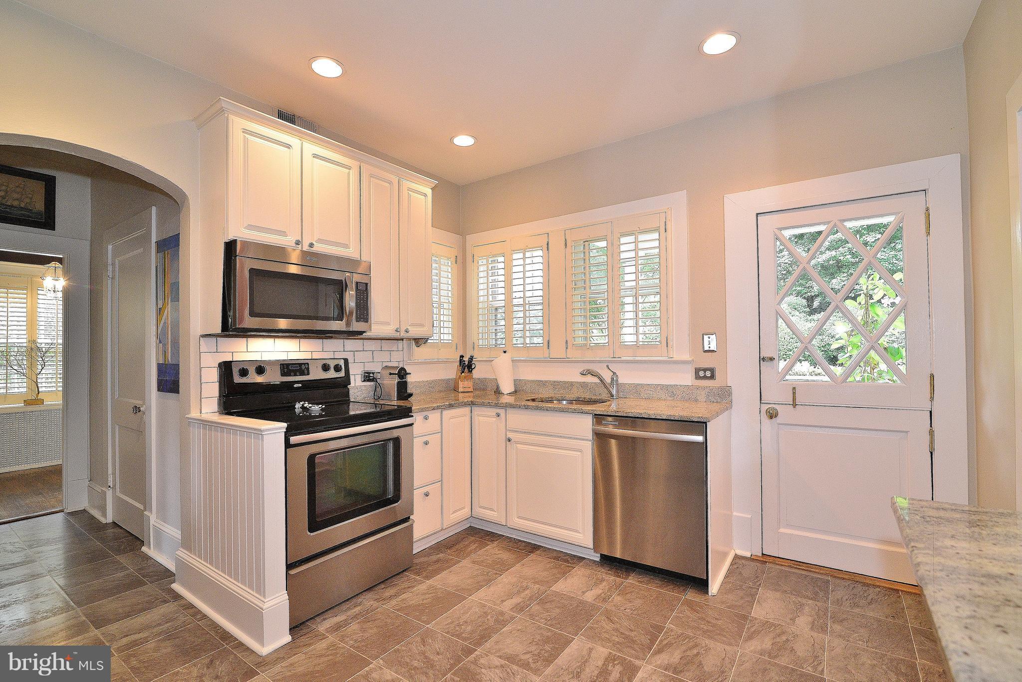 6034 Fort Hunt Road Alexandria, VA 22307 - Photo 7 of 30 Kitchen