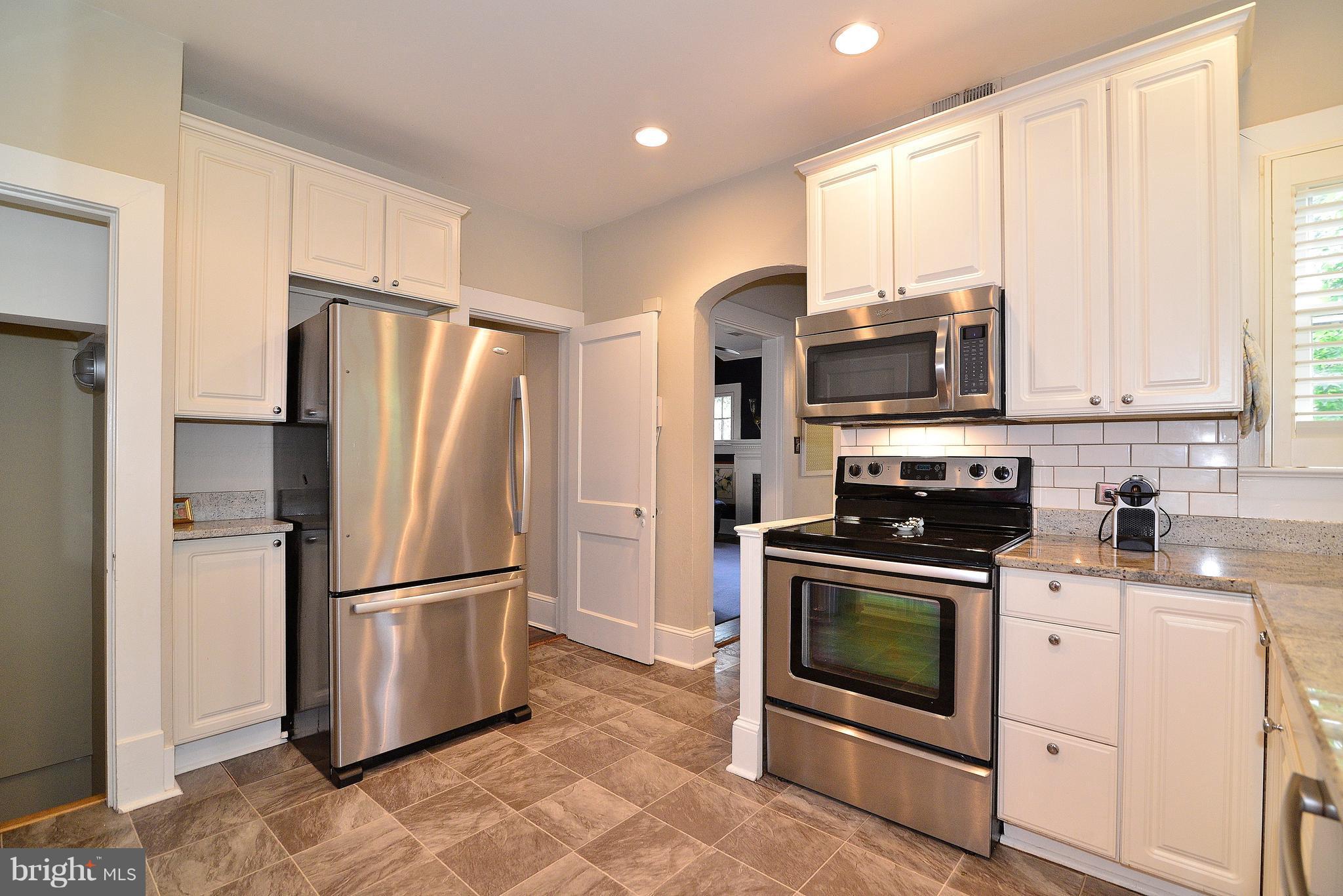 6034 Fort Hunt Road Alexandria, VA 22307 - Photo 8 of 30 Kitchen