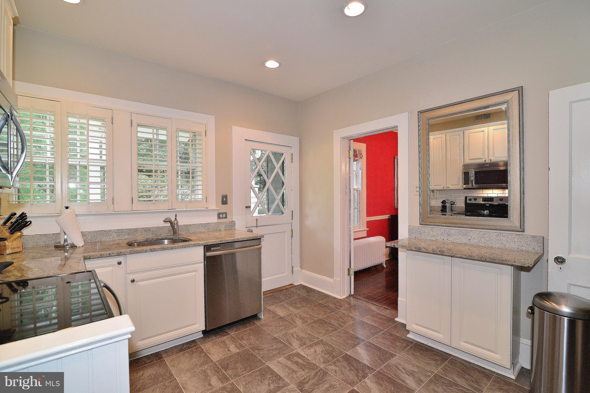 6034 Fort Hunt Road Alexandria, VA 22307 - Photo 9 of 30 Kitchen