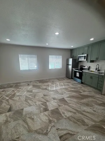 $1,800 | 17298 Woodhill Street, Unit 2, Fontana, CA 92336