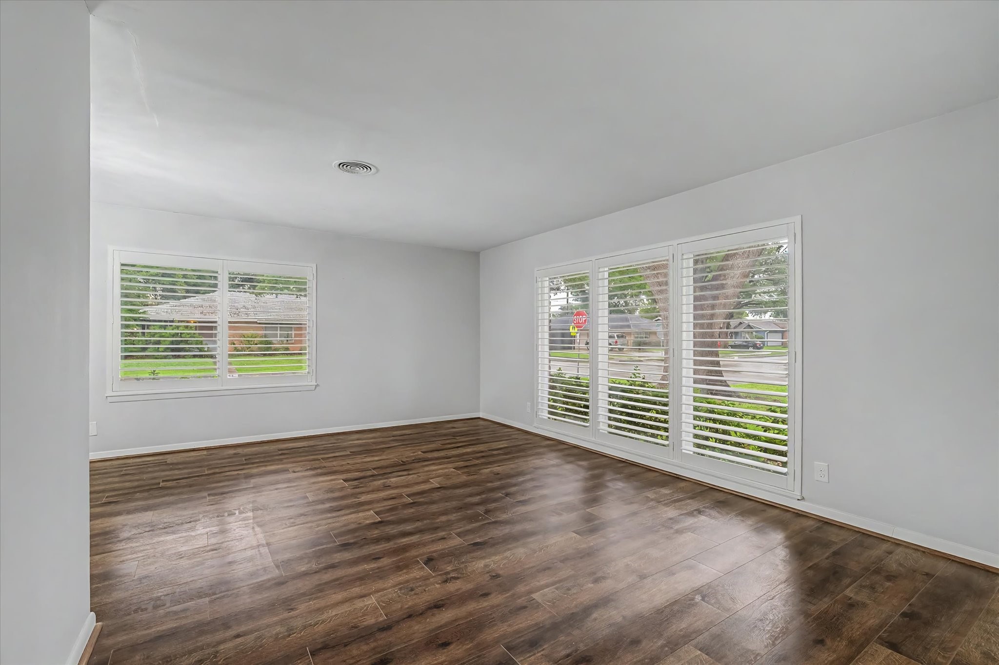 2123 Ridgecrest Drive Houston, TX 77055 - Photo 15 of 44
