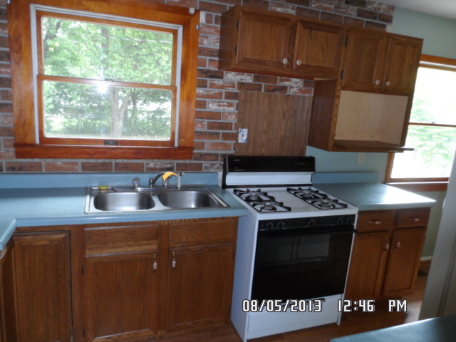 402 Garland Avenue Romeoville, IL 60446 - Photo 5 of 12 a kitchen with a stove and a sink