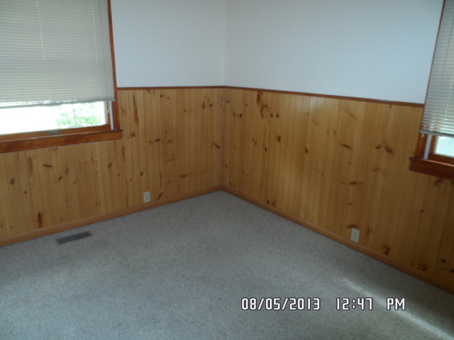 402 Garland Avenue Romeoville, IL 60446 - Photo 7 of 12 an empty room with windows