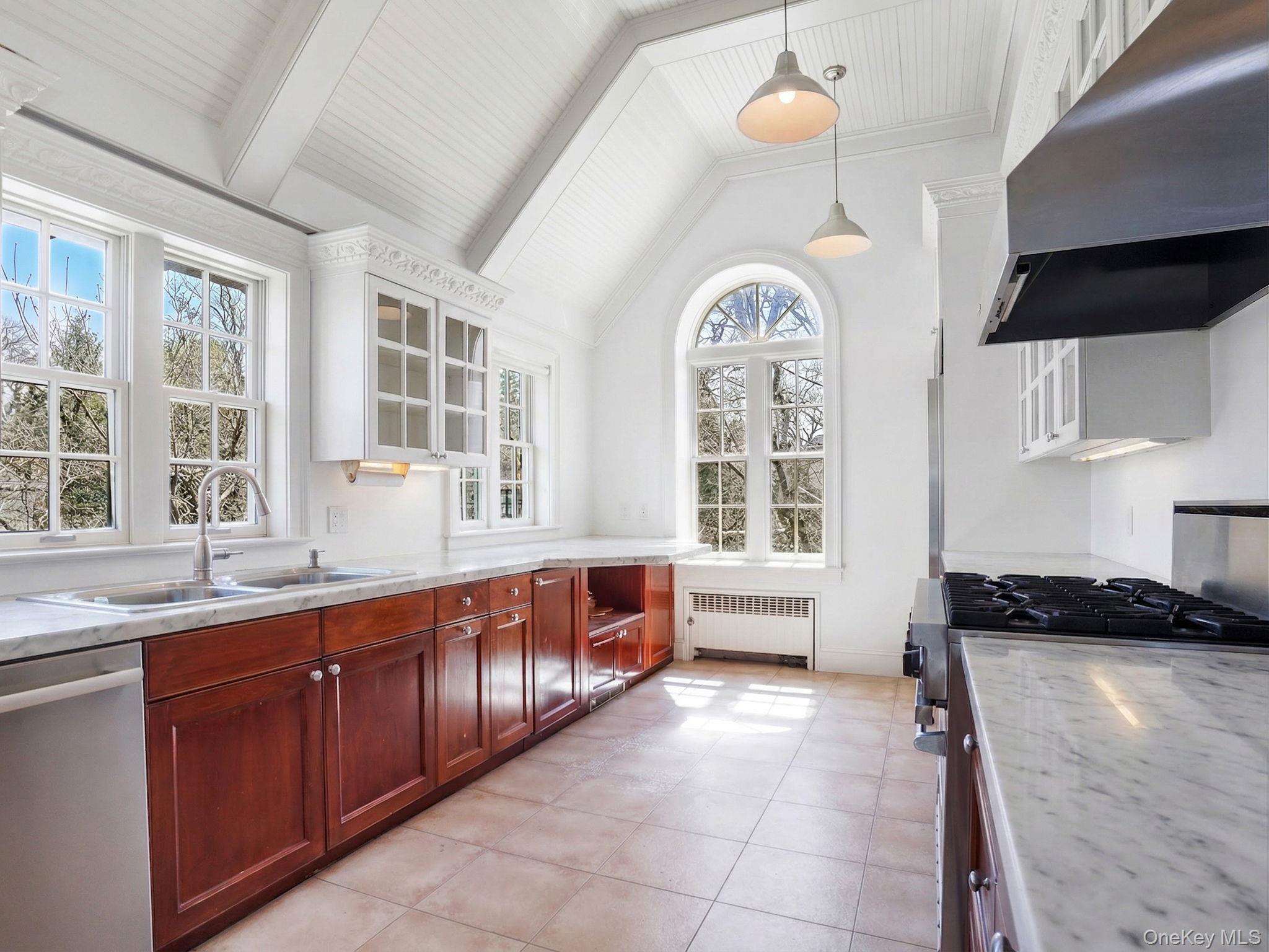 15 Hemlock Road Bronxville, NY 10708 - Photo 11 of 32