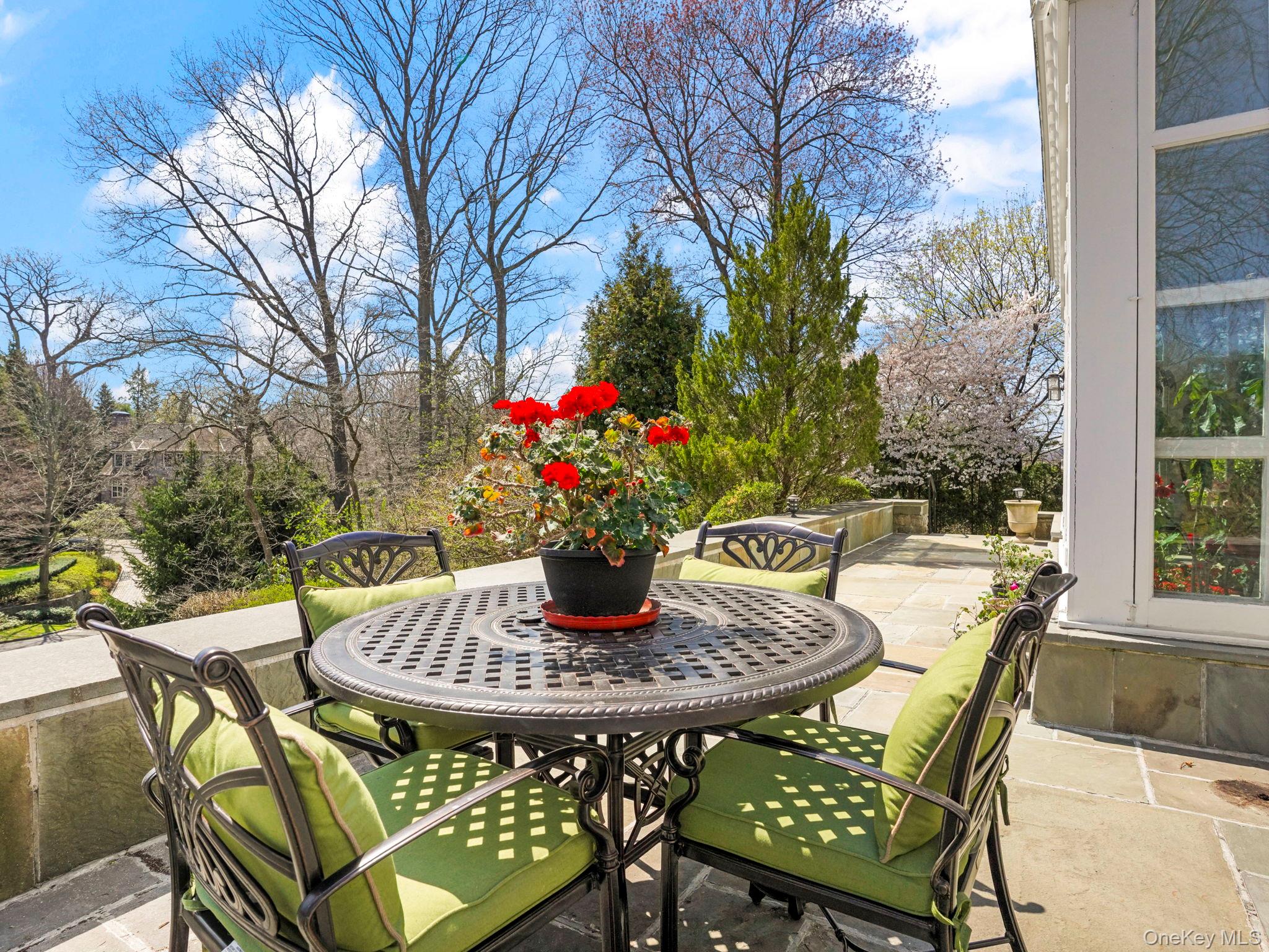 15 Hemlock Road Bronxville, NY 10708 - Photo 24 of 32