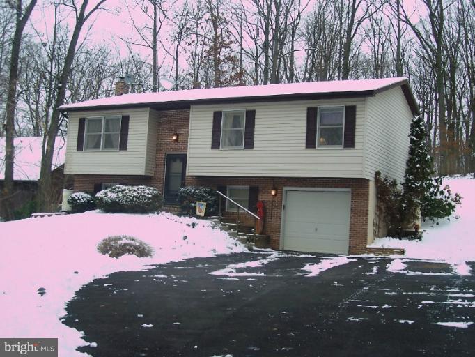 3931 Falls Road Manchester, MD 21102 - Photo 22 of 27 Exterior (Front)