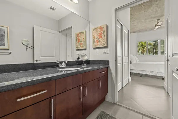 $6,000 | 300 South Australian Avenue, West Palm Beach, FL 33401