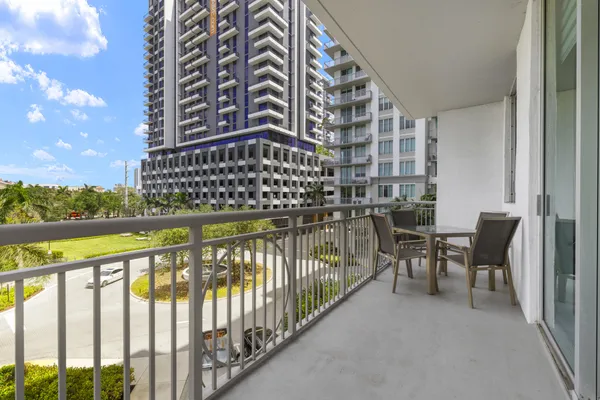 $6,000 | 300 South Australian Avenue, West Palm Beach, FL 33401
