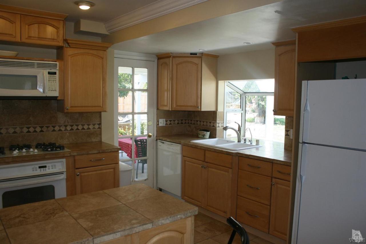 806 Rancho Road Thousand Oaks, CA 91362 - Photo 14 of 27 a kitchen with a refrigerator stove and sink