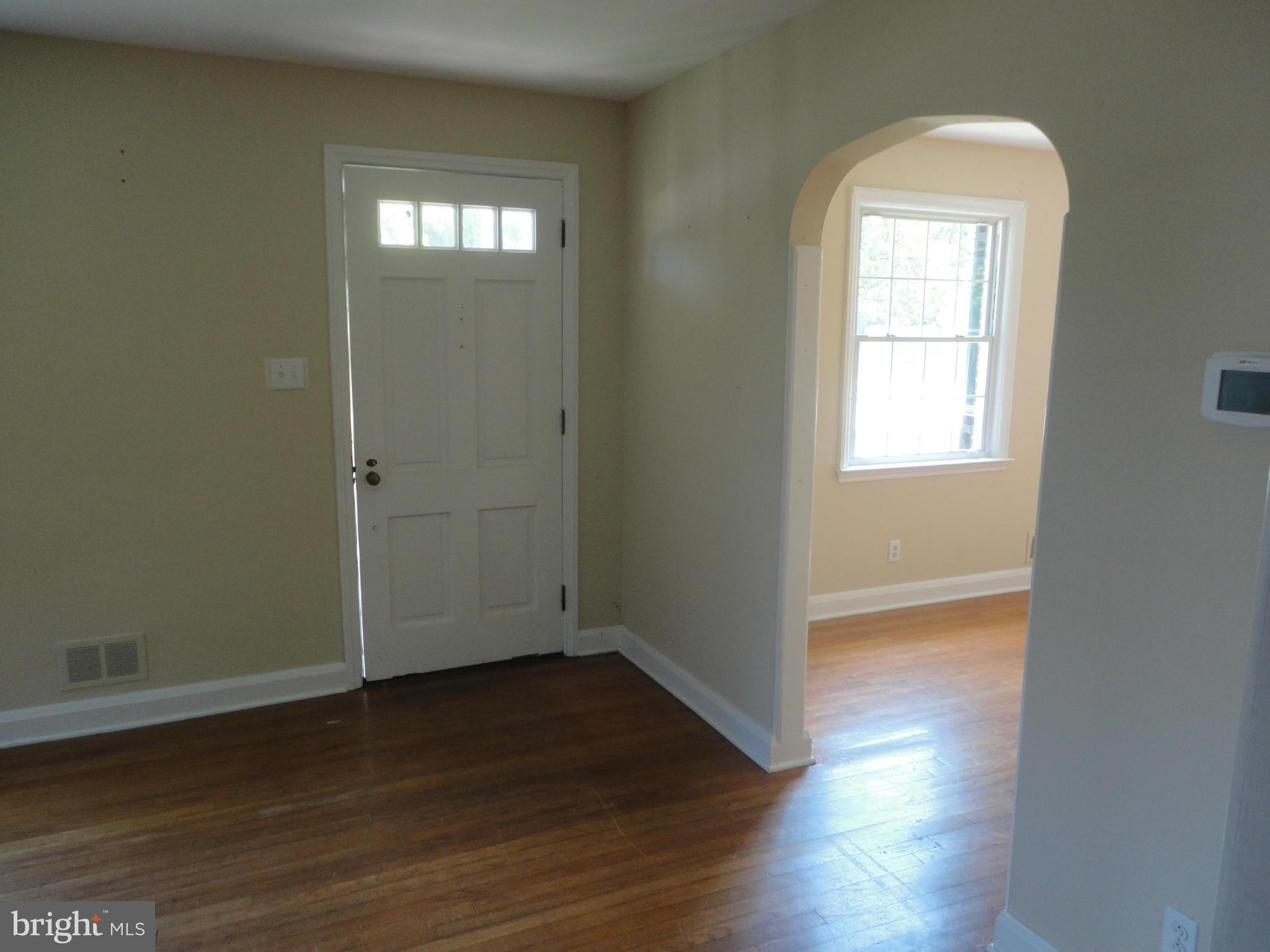 406 Hillen Road Baltimore, MD 21286 - Photo 3 of 18 Living Room