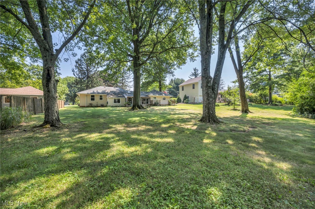 11858 Ridge Road North Royalton, OH 44133 - Photo 36 of 38 View of green lawn