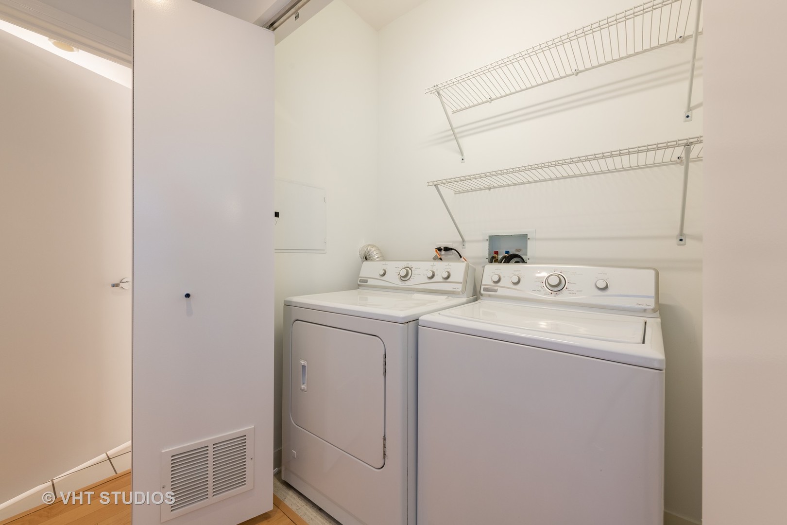 8 East Randolph Street, Unit 1206 Chicago, IL 60601 - Photo 9 of 10