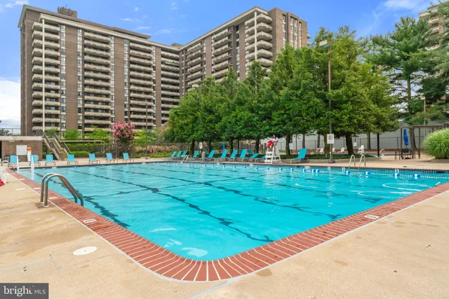 $349,900 | 1800 Old Meadow Road, Unit 1218, McLean, VA 22102