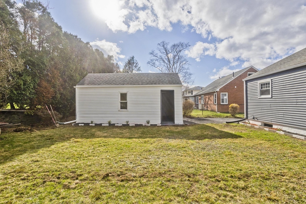 49 Bennett Street Chicopee, MA 01013 - Photo 8 of 41