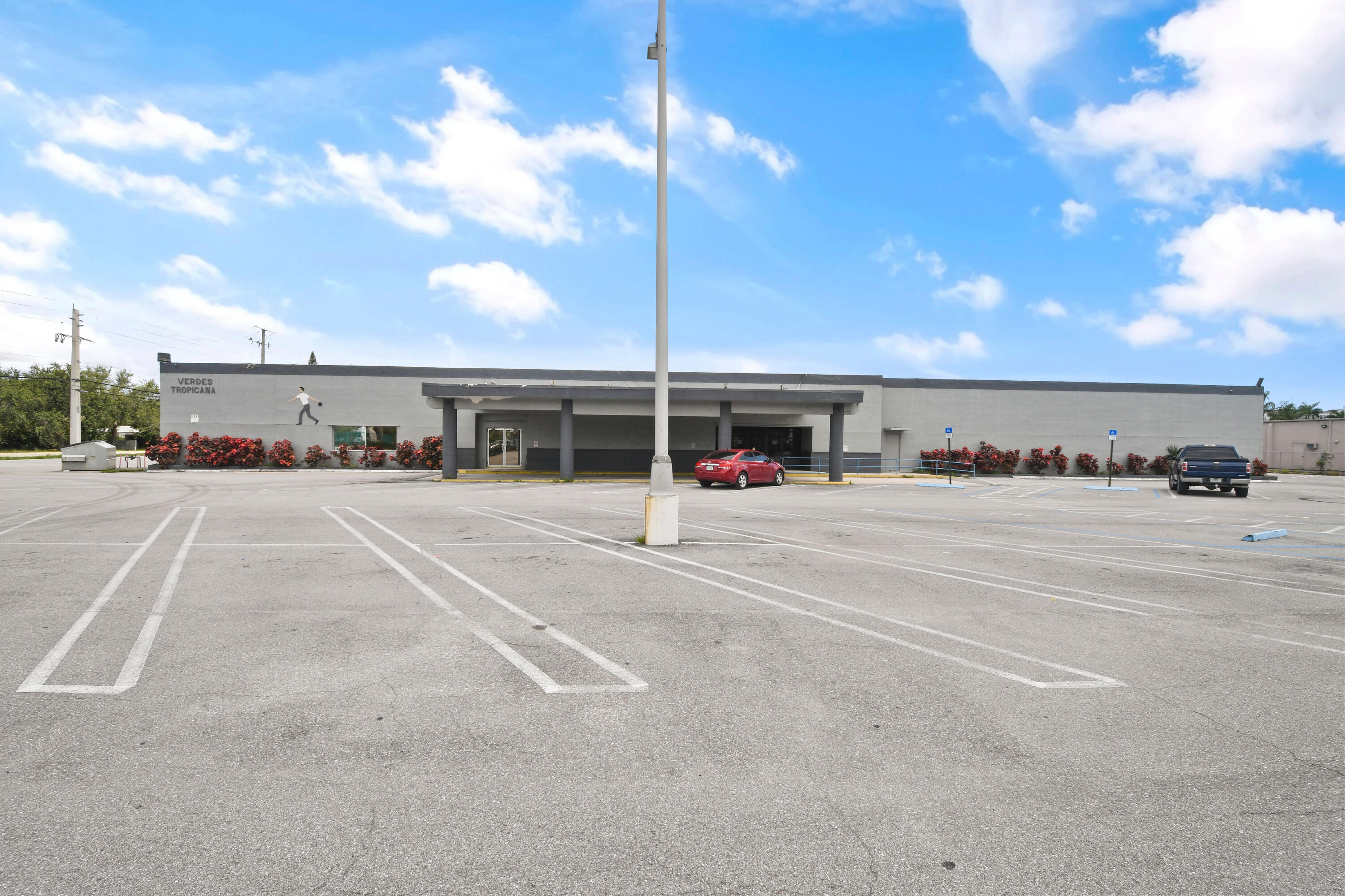 2500 North Florida Mango Road West Palm Beach, FL 33409 - Photo 5 of 7 a view of the terrace of a building