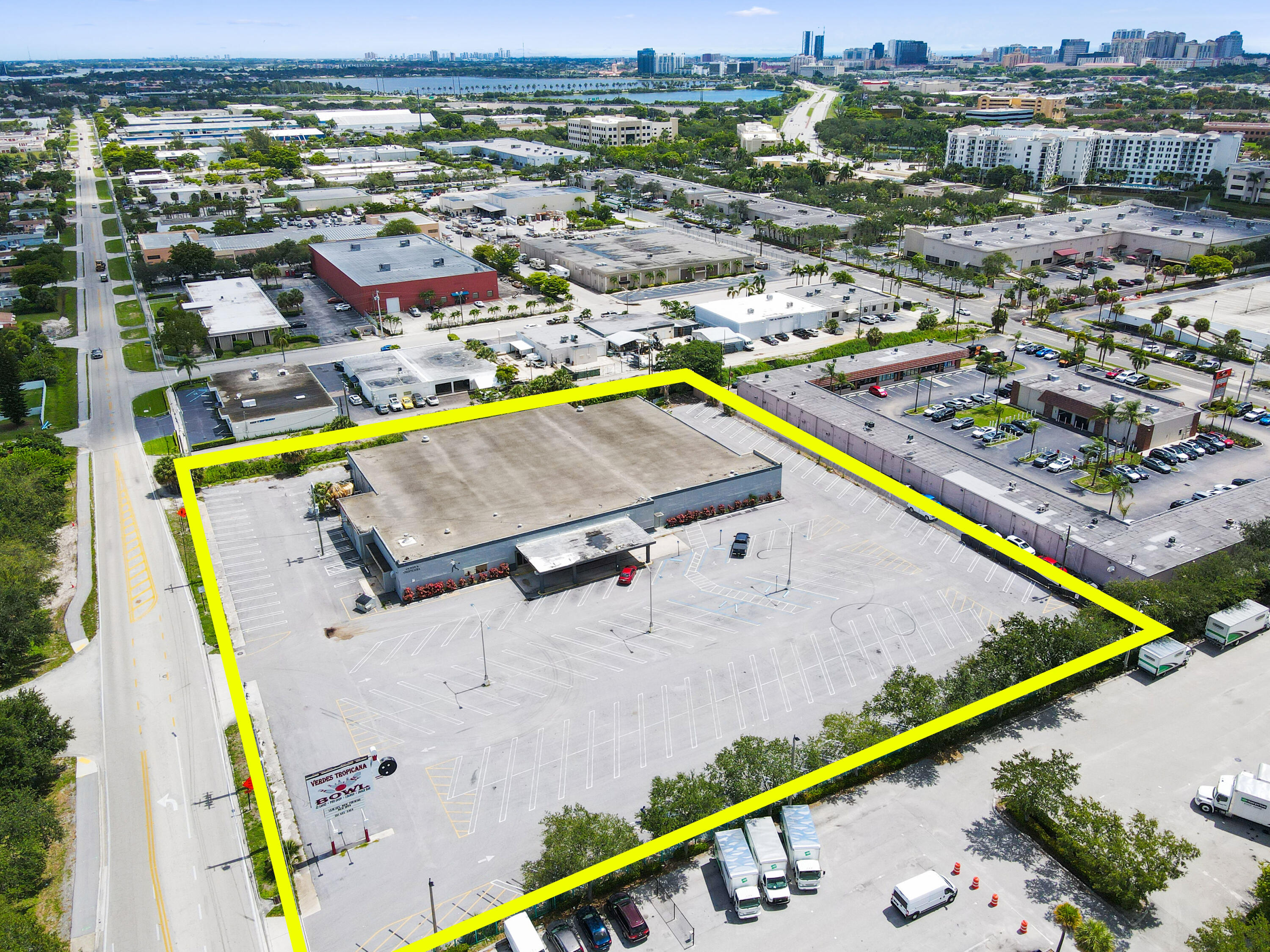 2500 North Florida Mango Road West Palm Beach, FL 33409 - Photo 6 of 7 a view of a city