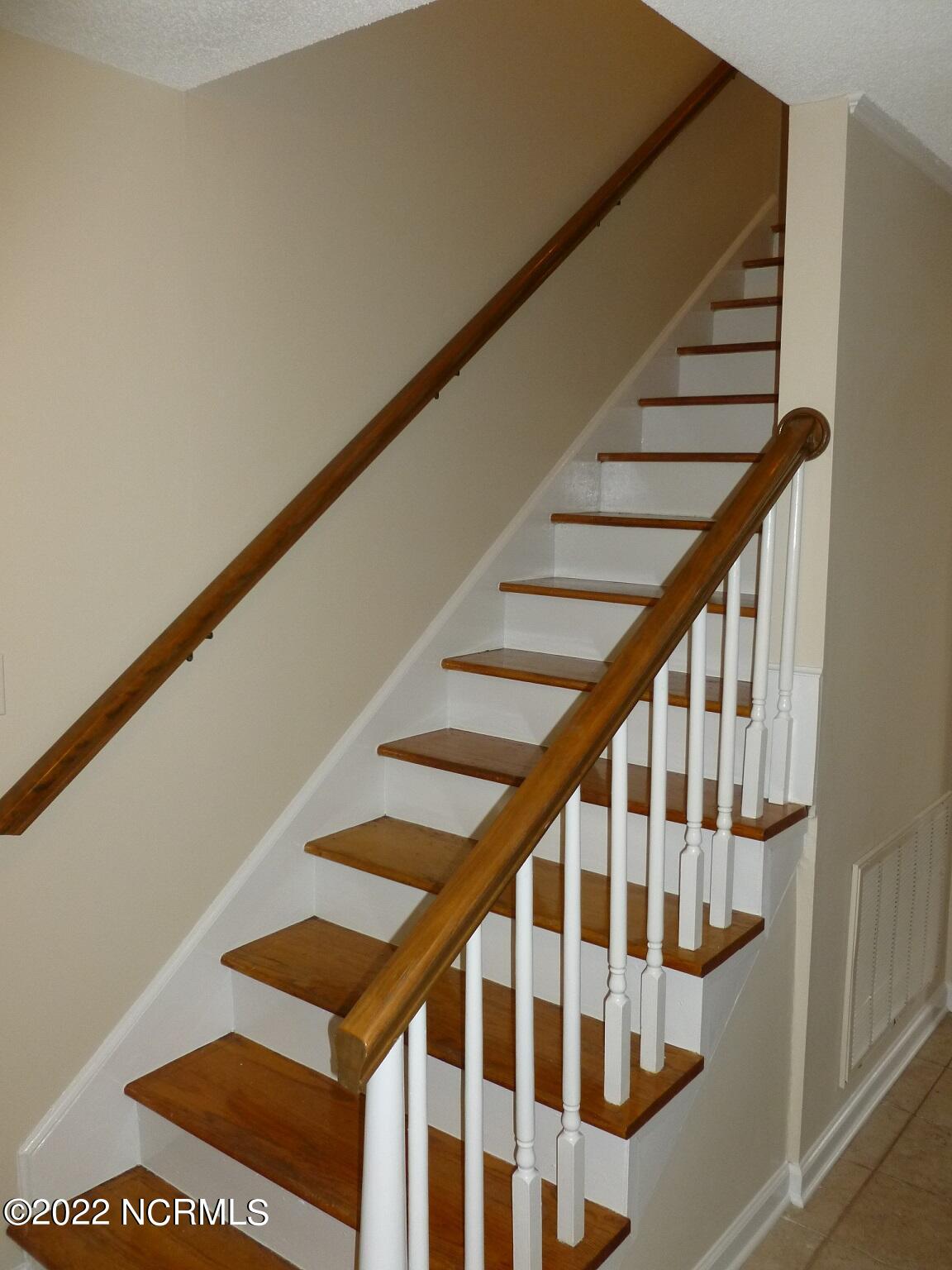 207 Nottingham Road Jacksonville, NC 28546 - Photo 12 of 31 8 Stairs