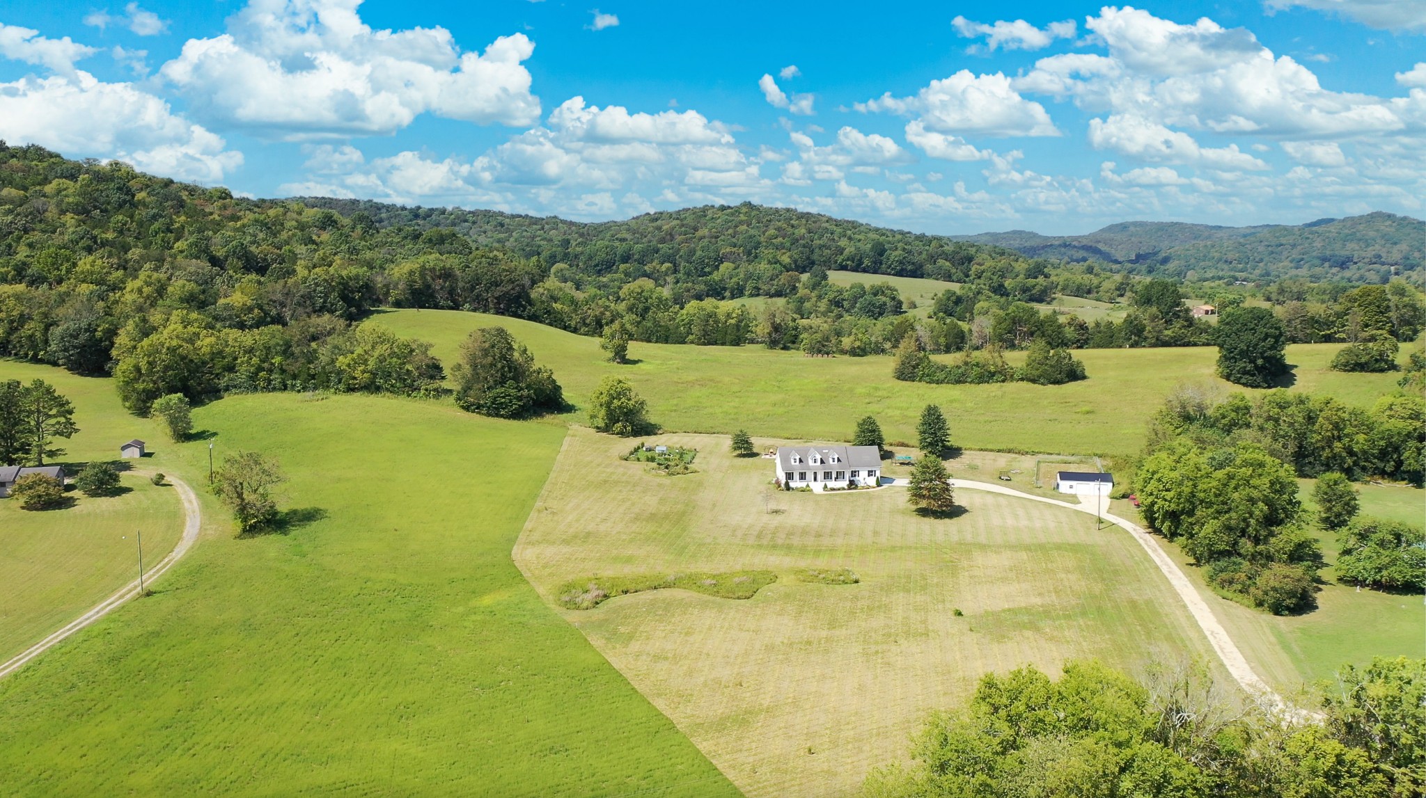 6697 Greenvale Road Watertown, TN 37184 - Photo 2 of 36 a view of a swimming pool with an ocean view