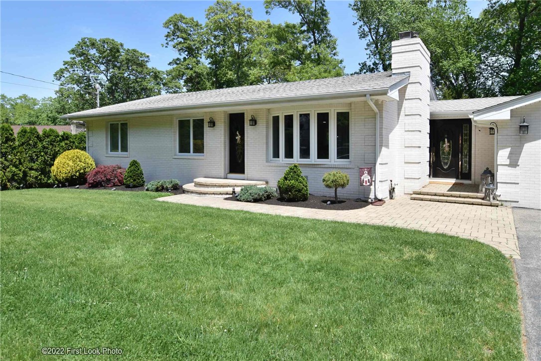 263 Old County Road Smithfield, RI 02917 - Photo 2 of 41