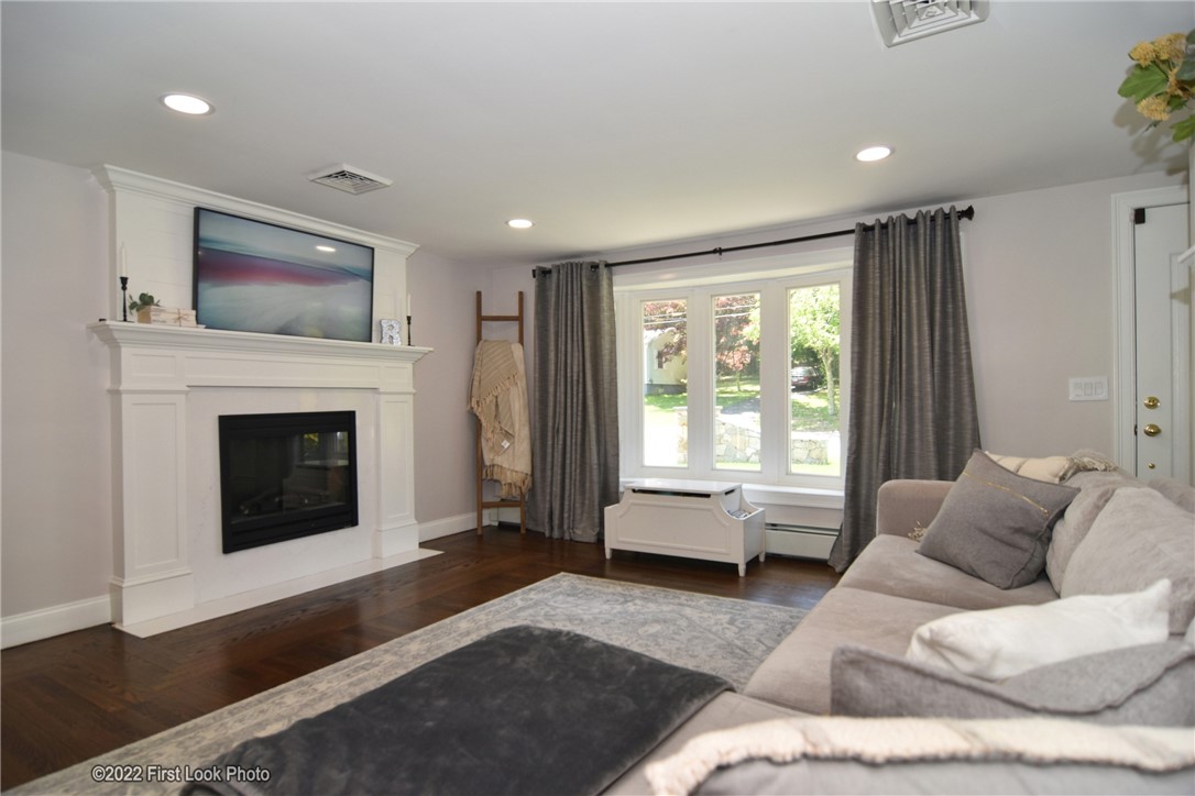 263 Old County Road Smithfield, RI 02917 - Photo 3 of 41