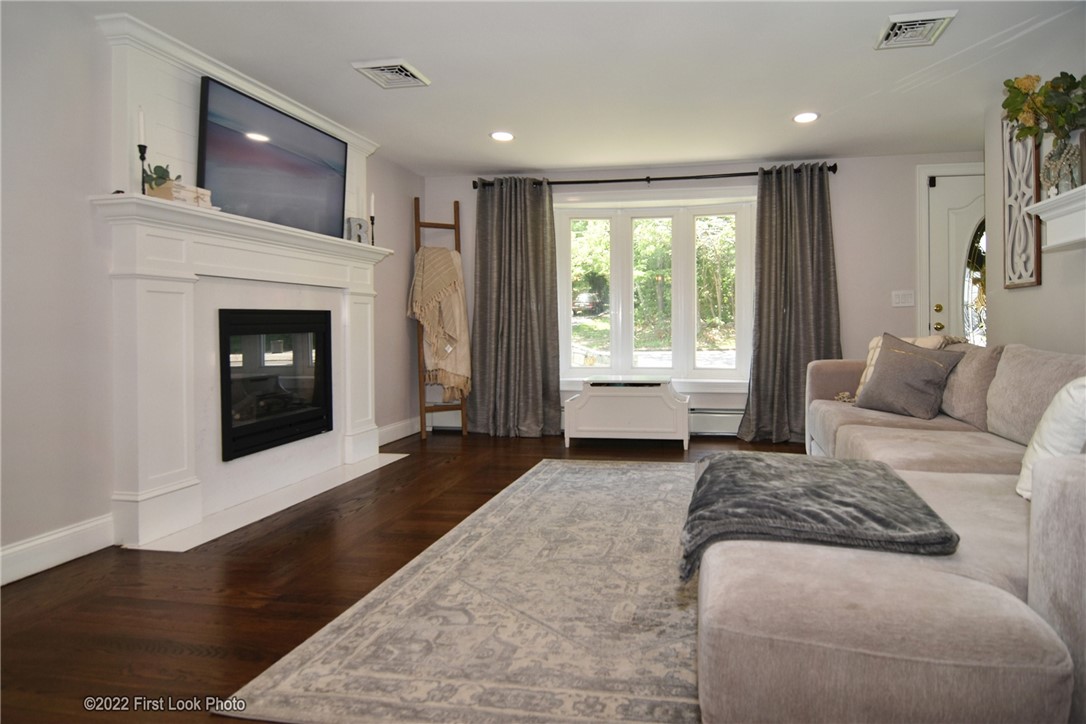 263 Old County Road Smithfield, RI 02917 - Photo 4 of 41