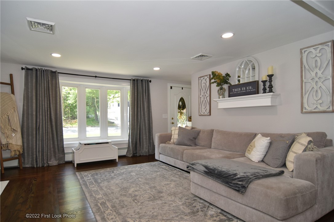 263 Old County Road Smithfield, RI 02917 - Photo 6 of 41
