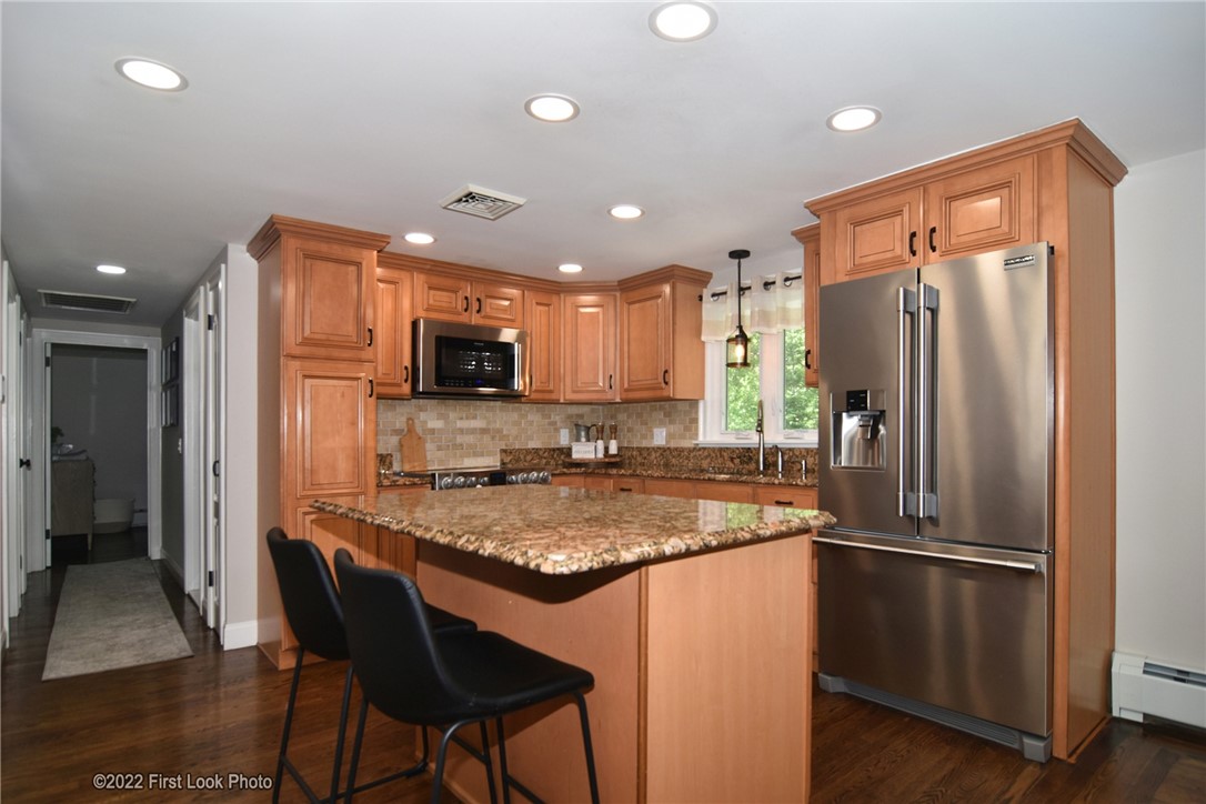 263 Old County Road Smithfield, RI 02917 - Photo 7 of 41