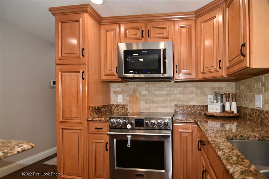 263 Old County Road Smithfield, RI 02917 - Photo 10 of 41