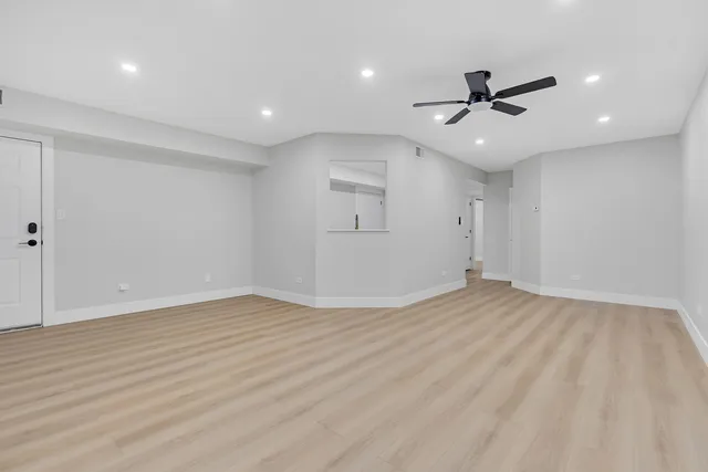 $2,300 | 10347 Dearlove Road, Unit 302, Glenview, IL 60025