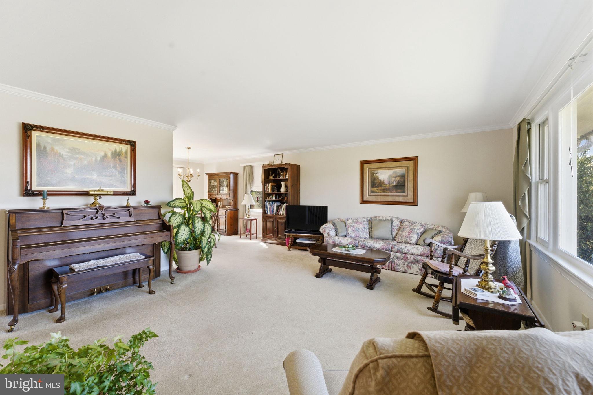 6163 Georgetown Road Broad Run, VA 20137 - Photo 14 of 94 a living room with furniture and a lamp