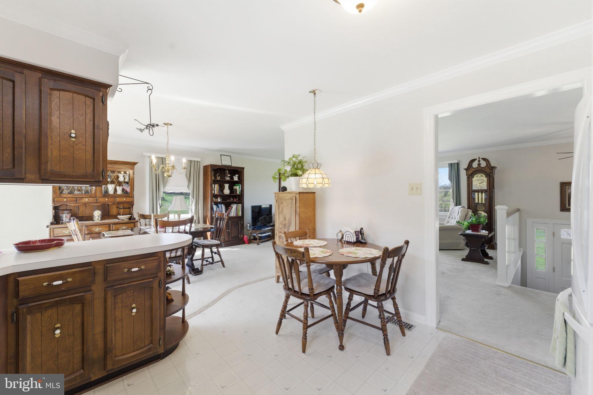 6163 Georgetown Road Broad Run, VA 20137 - Photo 24 of 94 a kitchen with a table and chairs in it