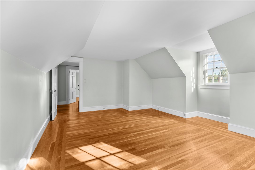 52 Bliss Road Newport, RI 02840 - Photo 25 of 40