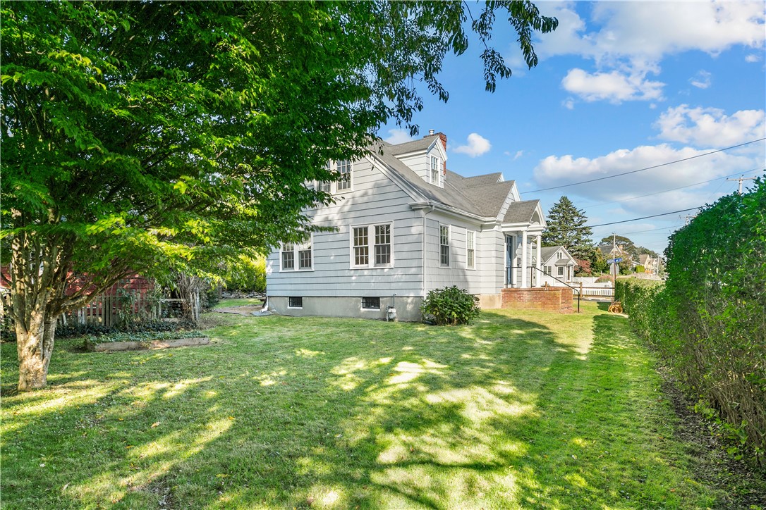 52 Bliss Road Newport, RI 02840 - Photo 4 of 40 side yard
