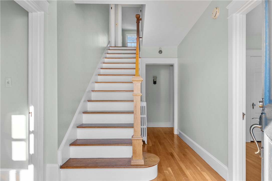 52 Bliss Road Newport, RI 02840 - Photo 5 of 40