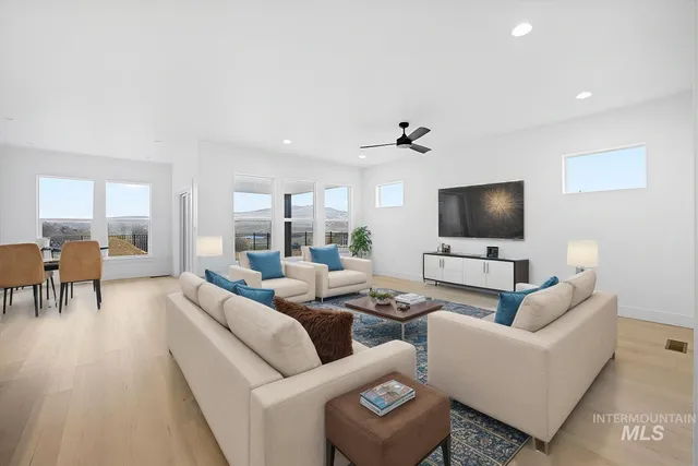 $724,500 | 6725 South Kirsten Way, Unit 929, Eagle, ID 83714