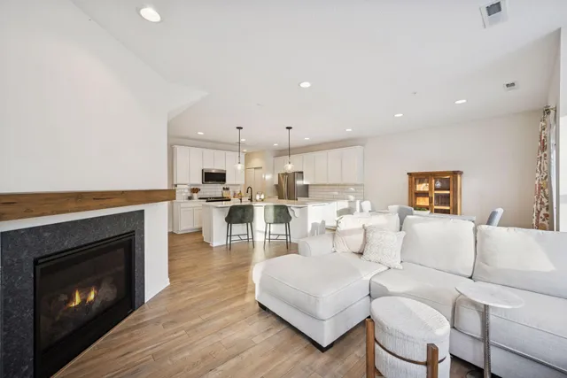 $400,000 | 7150 Walnut Grove Lane North, Maple Grove, MN 55311