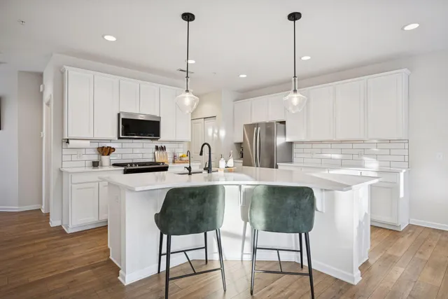 $400,000 | 7150 Walnut Grove Lane North, Maple Grove, MN 55311