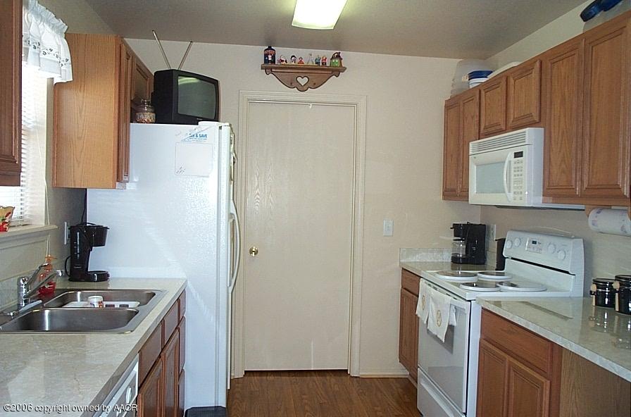 1108 Rushmore Drive Amarillo, TX 79110 - Photo 12 of 16 Kitchen