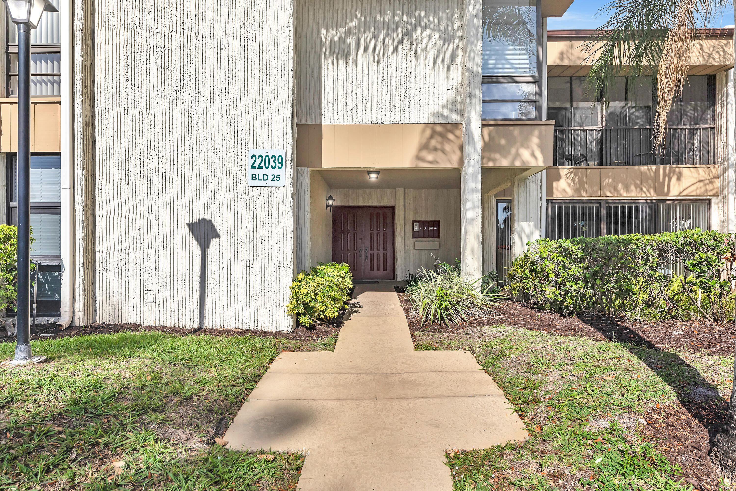 22039 Cocoa Palm Way, Unit 250 Boca Raton, FL 33433 - Photo 34 of 62 Front facade