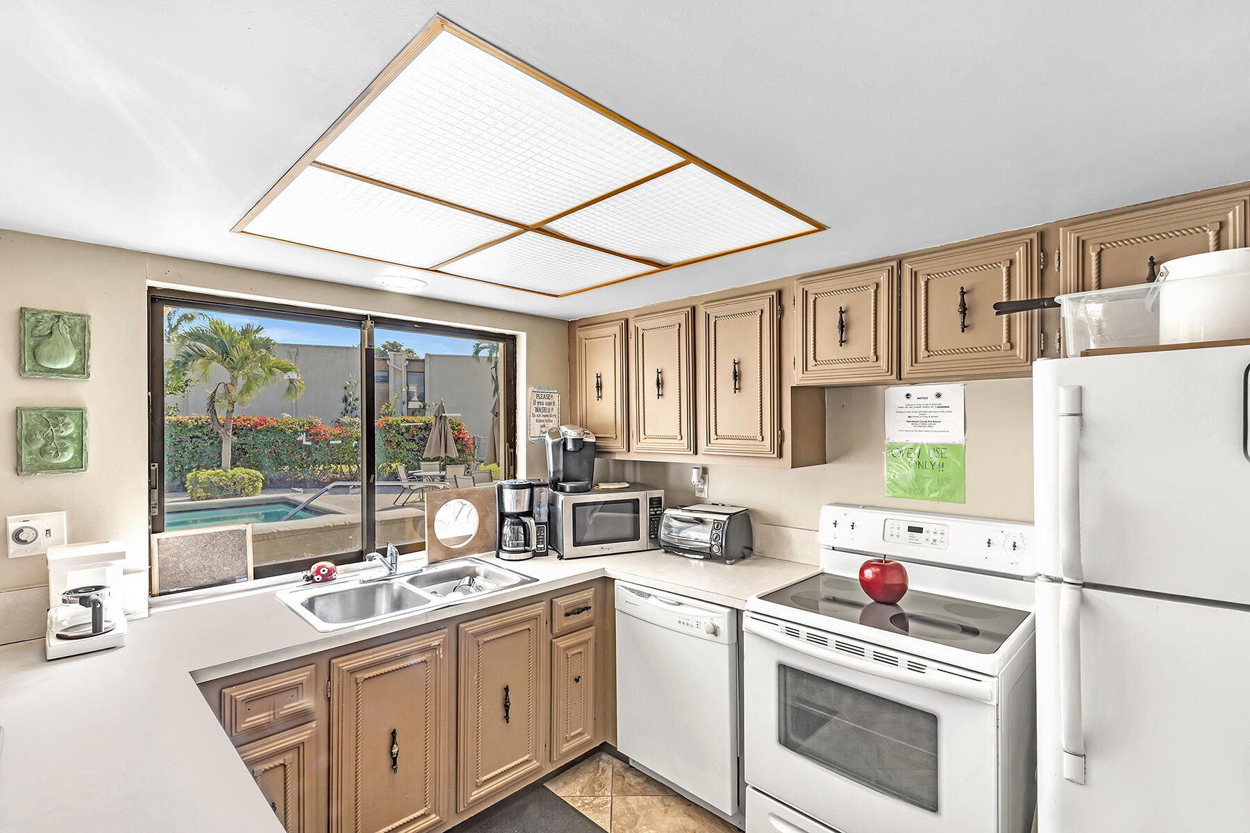 22039 Cocoa Palm Way, Unit 250 Boca Raton, FL 33433 - Photo 43 of 62 Kitchen