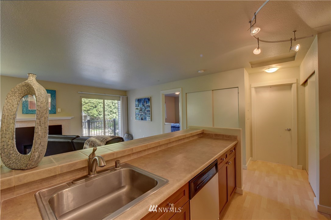 9805 Avondale Road Northeast, Unit Q247 Redmond, WA 98052 - Photo 7 of 15 Gallery Image 7
