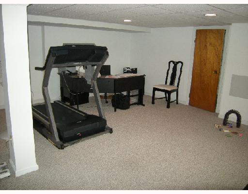 635 Center McKees Rocks, PA 15202 - Photo 8 of 16 Studio/Study/Office.
