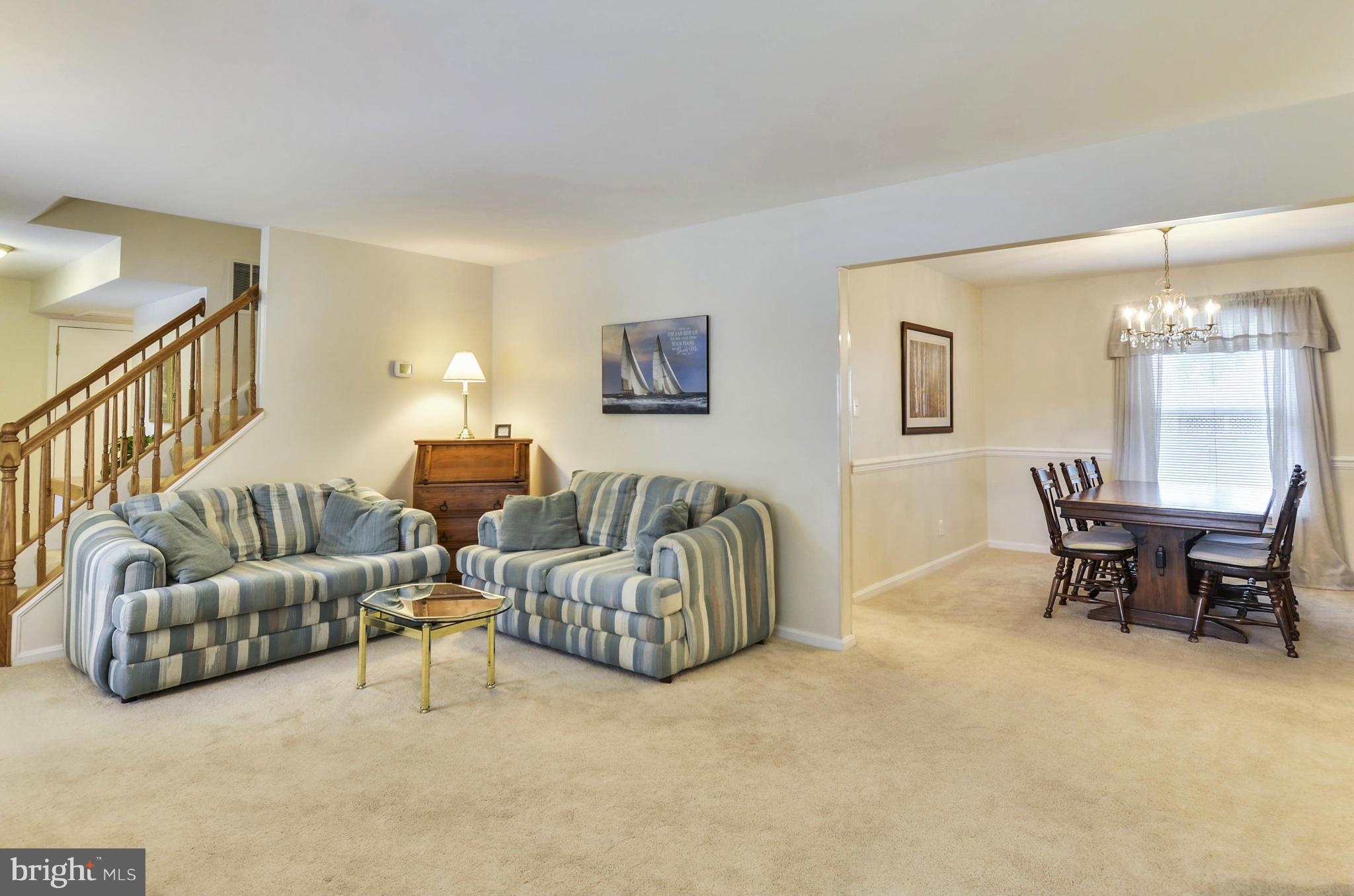 6927 Spur Road Springfield, VA 22153 - Photo 4 of 30 Living Room